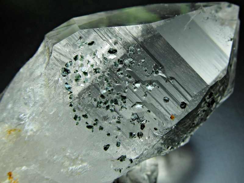 ガネーシュヒマール産水晶 クローライト共生（ギャランティーカード付き）単結晶 最大長さ約75mm 重さ116.9g 激レア産地 超透明 潜在能力を目覚めさせる石