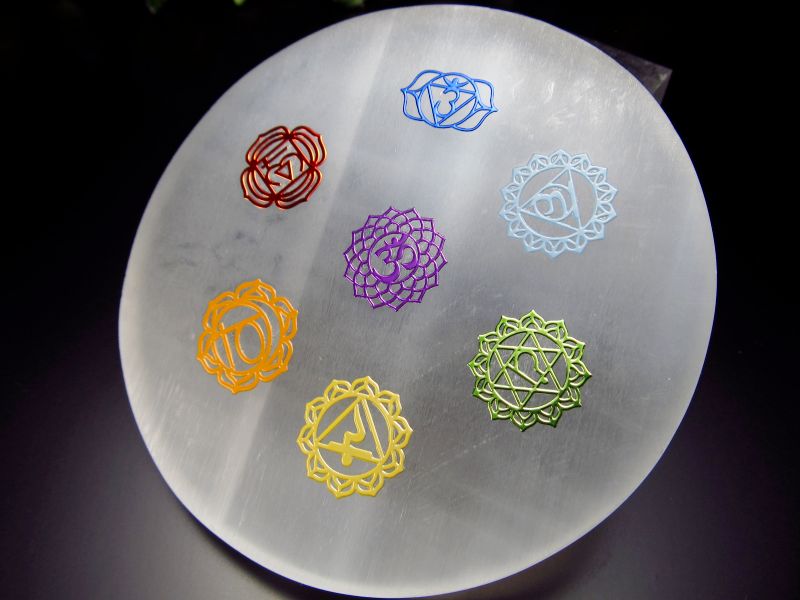 1個売り【美品キャッツアイ セレナイト (ジプサム 透石膏) チャクラ サークル型プレート】直径約83mm×厚さ約8mm 聖母マリアのガラス シルクのような繊維質【モロッコ産】