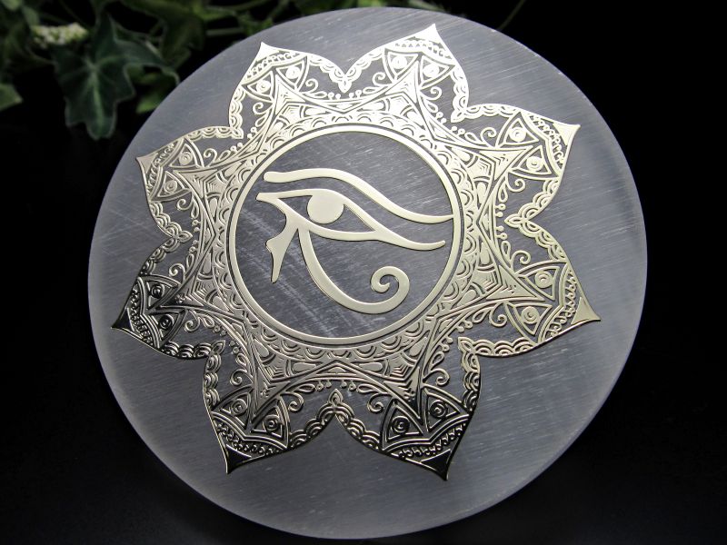 1個売り【美品キャッツアイ セレナイト (ジプサム 透石膏) ホルスの目 サークル型プレート】直径約83mm×厚さ約8mm ゴールド 聖母マリアのガラス シルクのような繊維質 生命力を高めてネガティブなエネルギーを遠ざける【モロッコ産】