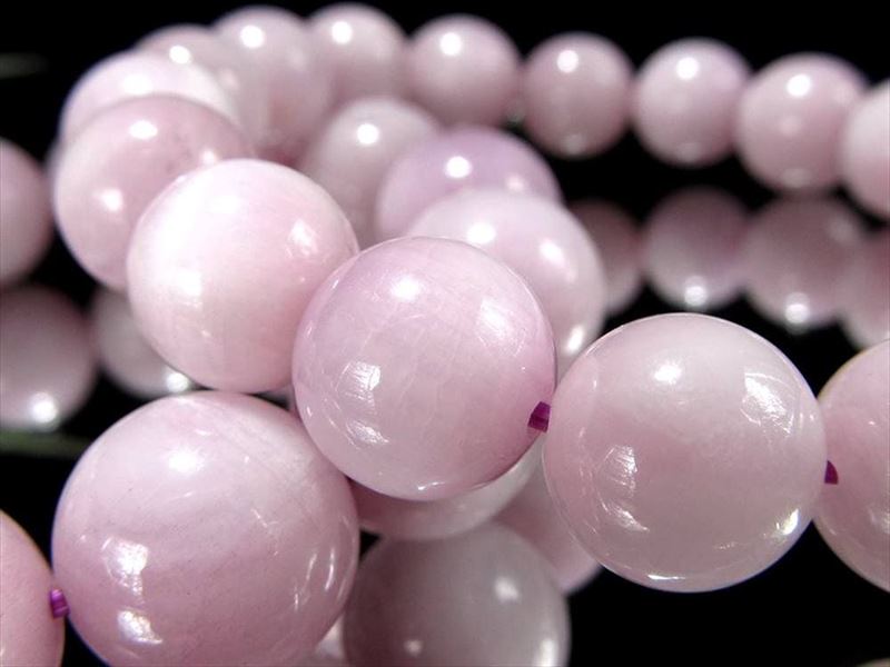 激安大特価 ミルキーキャッツアイクンツァイト リチア輝石 ブレスレット 約9mm-9.5mm×21珠前後 やわらかな光をまとう乳白桃色