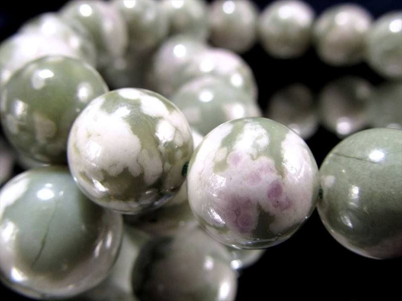 お買い得価格 世界的レア鉱物 トレモライト 透閃石 ブレスレット 約10mm-10.5mm×19珠前後 癒しの色彩バランス ミントグリーンに白と淡紫が描く天然マーブル