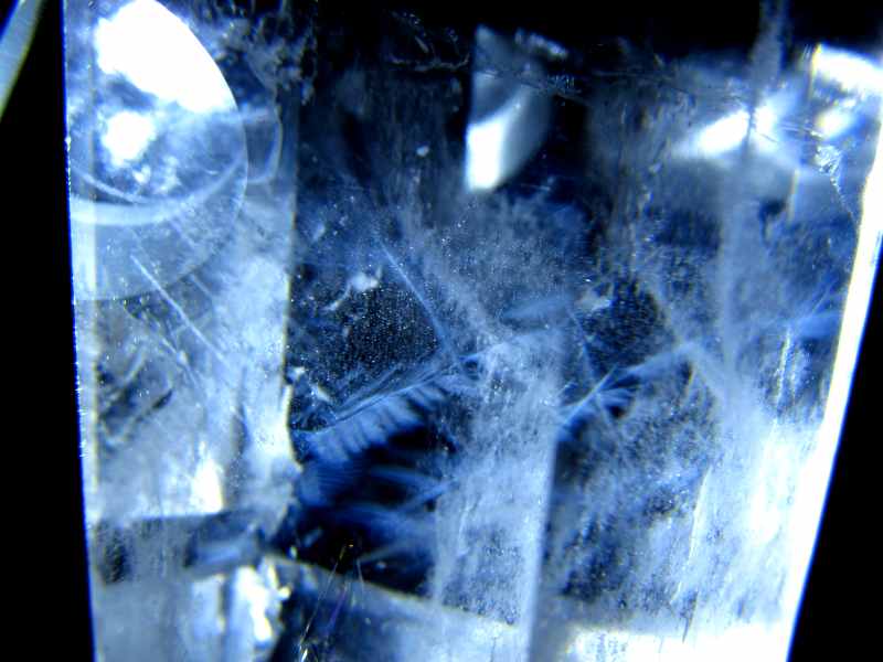 エンジェルラダー・虹入り エンジェルラダー 透明水晶 ポイント 六角柱 置物 高さ71mm 重さ162g 極上超透明 浄化 インテリア一点もの ブラジル産