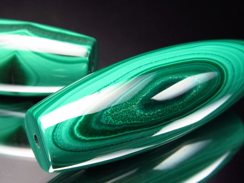 希少 天珠型 天眼マラカイト 長さ約39mm-41mm 1個売り 天珠型ビーズ 極上グリーン 邪眼除け・肉体と精神を癒す石 孔雀石 コンゴ産 -g パワーストーン 天然石