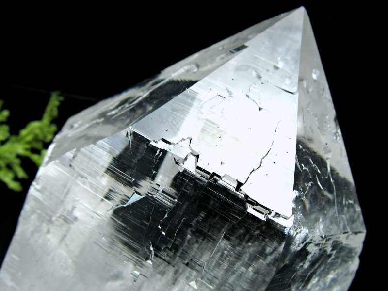 ヒマラヤ山脈の最高品質水晶・特大サイズ & バツグンの透明度 マニハール産水晶 原石 高さ約143mm 約1400g 稀少1点物 キングオブクォーツ 超レア