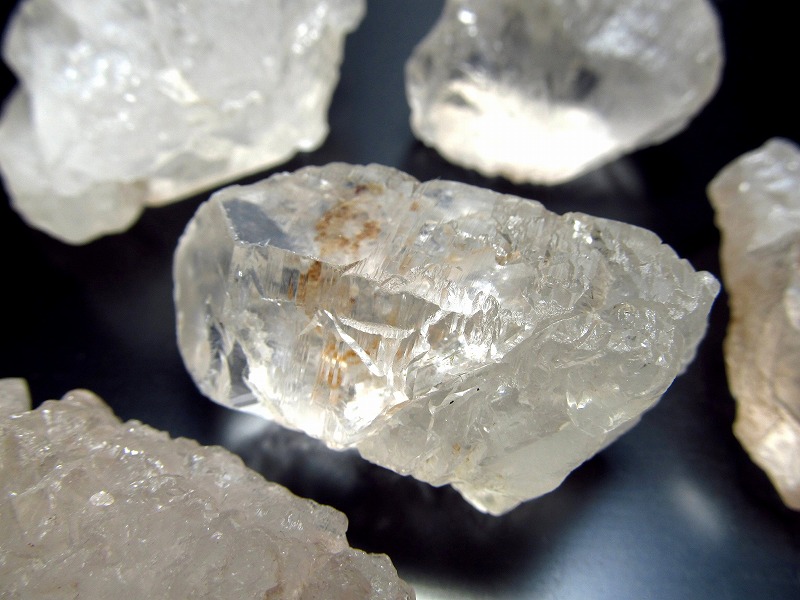 透明タイプ ヒマラヤ水晶 アイスクリスタル ニルヴァーナクォーツ 原石 重さ 30g-40g 強力なパワーを持つ水晶 近年発見された水晶 ネパール産