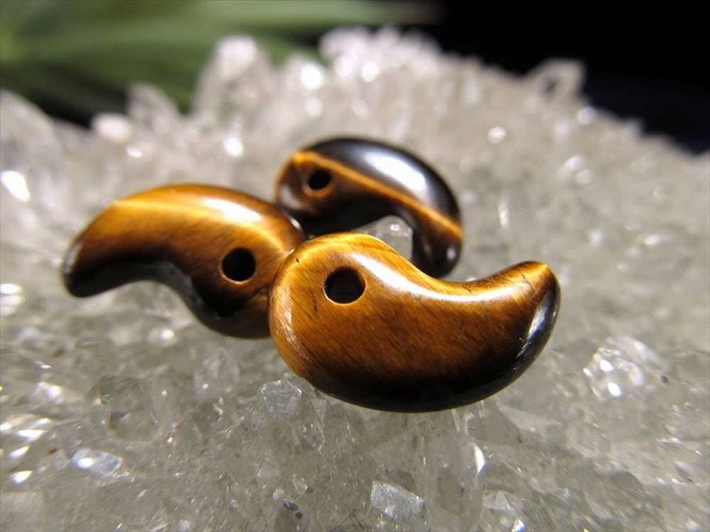 1個売り Sサイズ タイガーアイ勾玉 まがたま 縦約14mm×横約9mm 天然石 南アフリカ産 パワーストーン 天然石