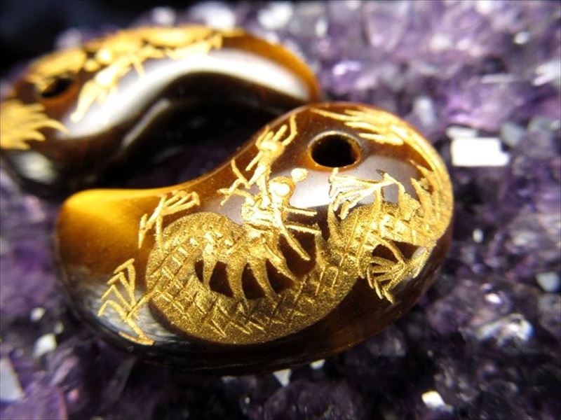 1個売り 金彫り タイガーアイ 勾玉 縦約30mm×横約20mm 龍彫りまがたま 虎目石 南アフリカ産 tn-s パワーストーン 天然石