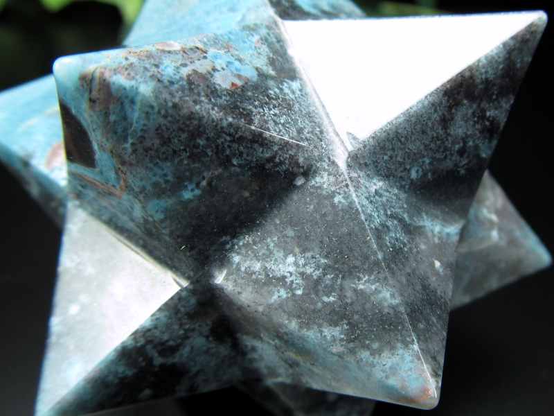 最強形状 スコルザライト トロレアイト・トロール石 アステロイド 小星型12面体 置き物 最大幅約80mm約266g 五芒星と六芒星と正十二面体を兼ね備える