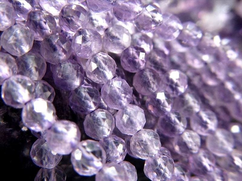 激安宣言 小サイズビーズ 約2.5mm前後 ラベンダーアメジスト 紫水晶 多面カット連 一連 約37-39cm キラキラ多面カット 2月の誕生石 真実の愛を守りぬく石