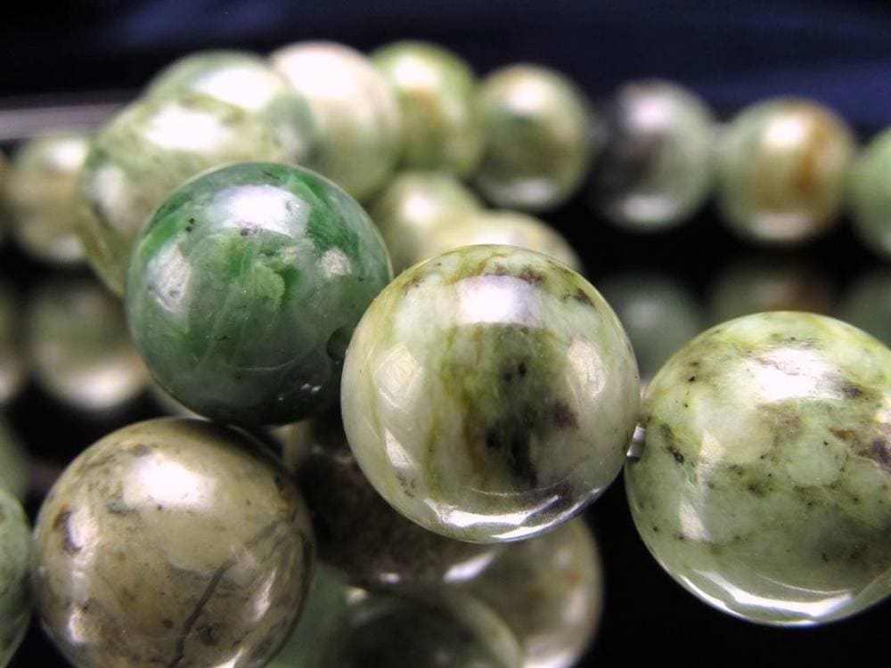 優しい緑彩が魅力 日高翡翠 ライトカラー ブレスレット 約10mm-10.5mm×19珠前後 知恵・飛躍・長寿を授ける石 証明書付属 北海道産 パワーストーン 天然石