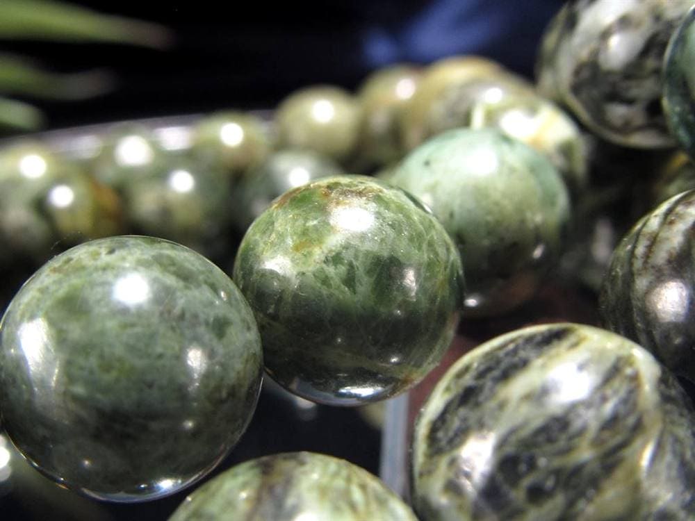 深緑の濃淡が際立つ 日高翡翠 ディープカラー ブレスレット 約11mm-12mm×17珠前後 知恵・飛躍・長寿を授ける石 証明書付属 北海道産 パワーストーン 天然石