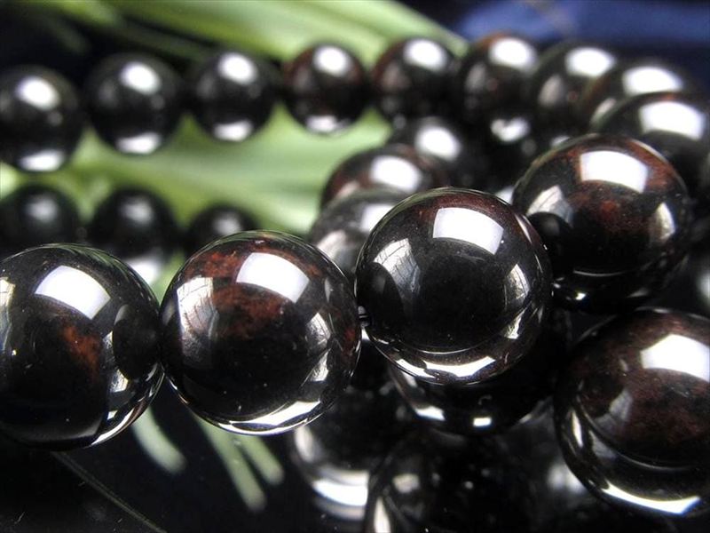 艶やかな黒に紅が浮かぶ神秘の模様 花十勝石 紅十勝石 ブレスレット 約9mm-9.5mm×21珠前後 北海道の大地が育んだ希少な天然ガラス 国産の黒曜石