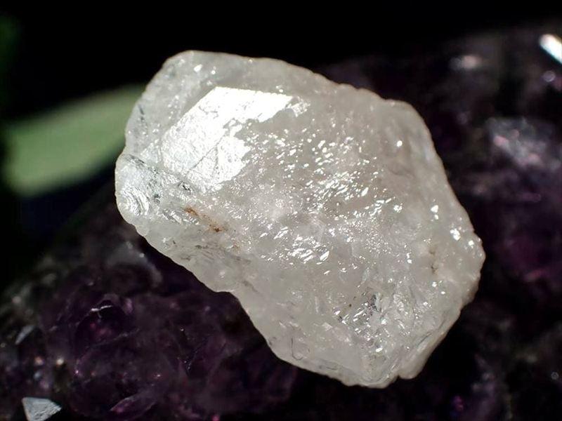 希少な大粒 フェナカイト(フェナサイト/フェナス石) 結晶原石 最大幅約17.9mm 約11.6ct フェナサイト フェナス石 世界一波動の高い石