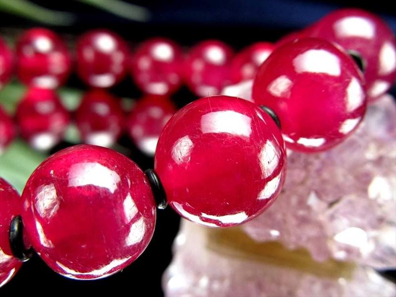 店頭展示中 格別品質 最高級グレード 大珠 宝石質 ルビー 紅玉 ブレスレット 10mm-10.5mm×18珠 深紅の高貴な美しさ 宝石の女王
