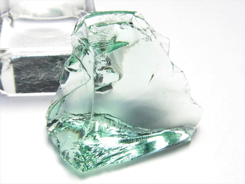 気泡入り アンダラクリスタル レムリアンミント ラフ原石 ピラミッドケース付き 最大33mm 重さ10.0g 地球が作り出した神秘のクリスタル シーフォーム 一点もの アメリカ・ネリーランド産