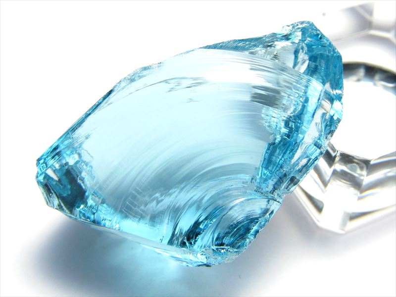 アンダラクリスタル エレクトリックブルー ラフ原石 ピラミッドケース付き 最大33mm 重さ10.8g 地球が作り出した神秘のクリスタル 一点もの アメリカ・ネリーランド産