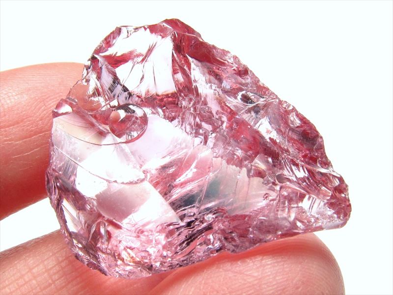 虹入り アンダラクリスタル ハートオブゴッドウィズイン ラフ原石 ピラミッドケース付き 最大28mm 重さ8.0g 地球が作り出した神秘のクリスタル 一点もの アメリカ・ネリーランド産