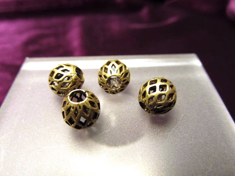 H13 ハイクォリティ メタルパーツ スカシビーズ 約8mm 穴径3ミリ 10個入り 真鍮ゴールド pa-p