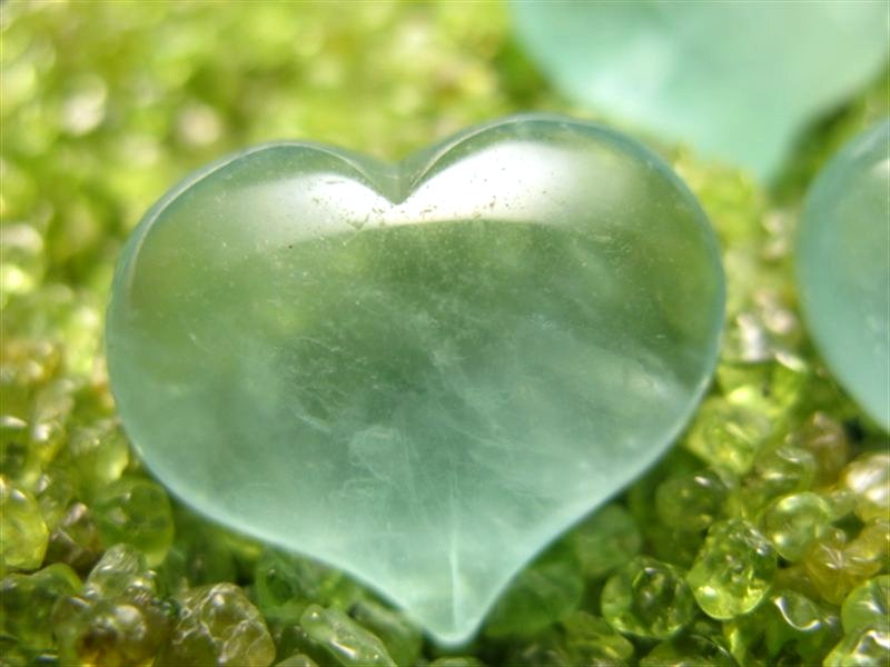 グリーンフローライト ハート型 タンブル ハート彫り サイズ 横25ミリ 縦21ミリ ぷっくりかわいいハート 蛍石 tn- パワーストーン 天然石