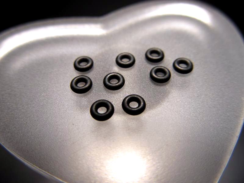 ブレス保護&サイズアップに 激安 シリコンリング ブラック 不透明 約150-170個入 直径約3mm 高級ブレスに必須 黒色 pa-p