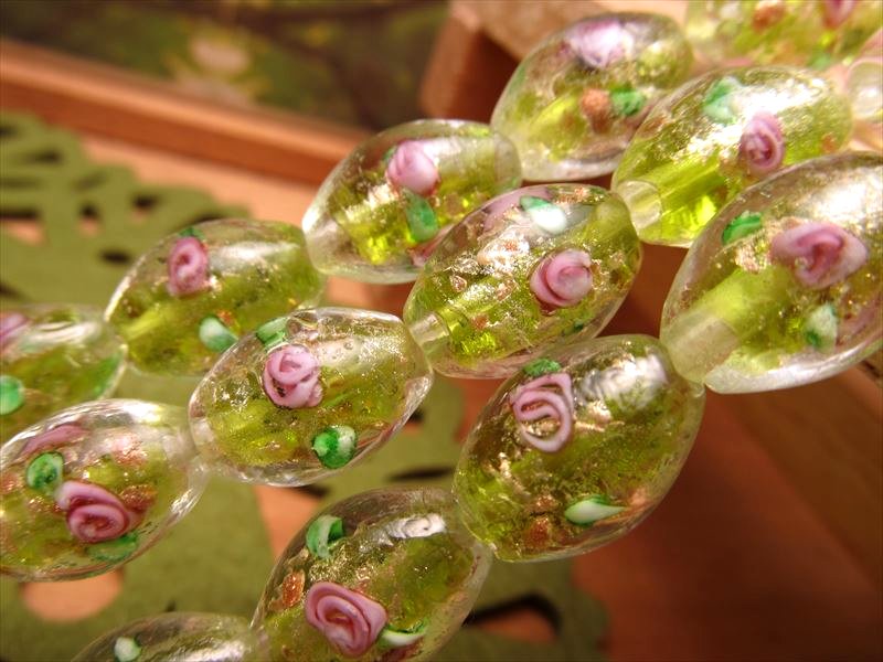 トンボ玉 とんぼ玉 金彩ローズタイプD ミニ天珠型 長さ約14-16mm 太さ約10.5-11mm 一連 約38cm 約25珠 昔ながらの人工ビーズ 激安 ビーズ rn-p