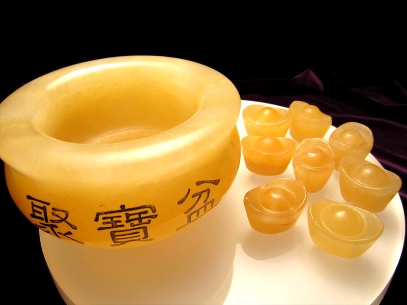 アラゴナイト 元宝 8個&聚寶盆セット 聚寶盆サイズ幅約10cm 高さ約5.5cm 財運アップ 招財のお守り ok-p