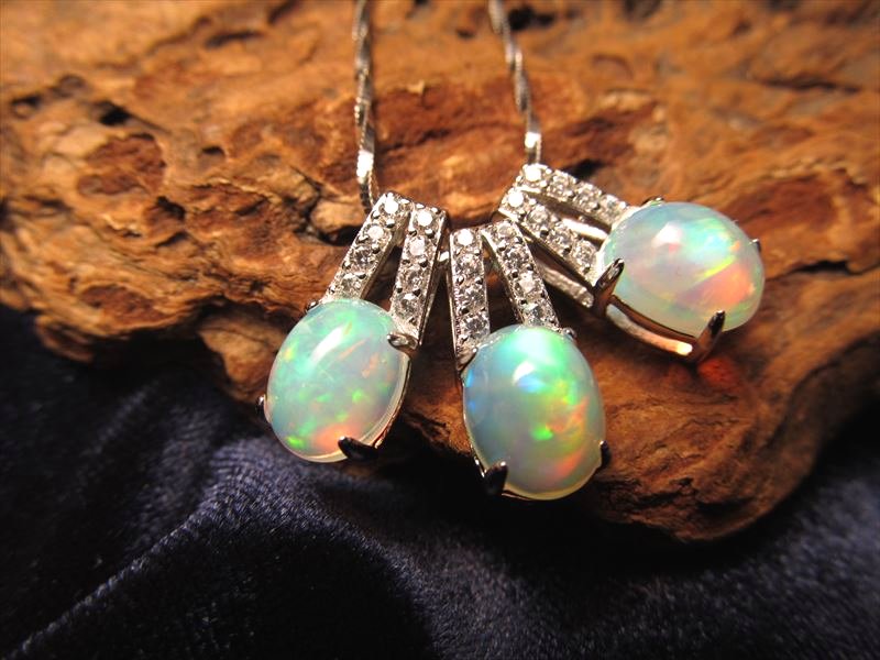 ジルコニア装飾タイプ 銀 超透明宝石質 5Aプレシャスオパール ペンダントトップ 蛋白石 ジルコニア付き Silver925 縦約16ミリ 石約9mm シルバーカラータイプ