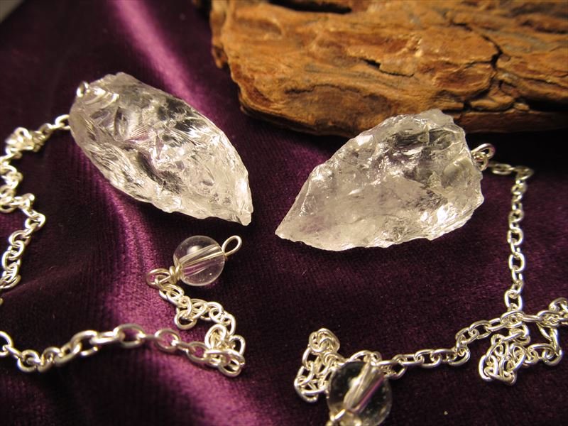 ヒマラヤ水晶 ラフカットペンデュラム 縦約25-30mm 1個売り ナチュラル感抜群 ロッククリスタル 透明 インド・ヒマラヤ山脈産 pd- パワーストーン 天然石