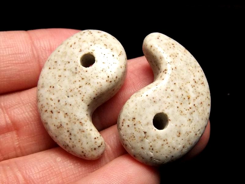 1個売り 4A ホクトライト 勾玉 縦約28mm-31mm マイナスイオン測定済み 台湾産 tn-s パワーストーン 天然石