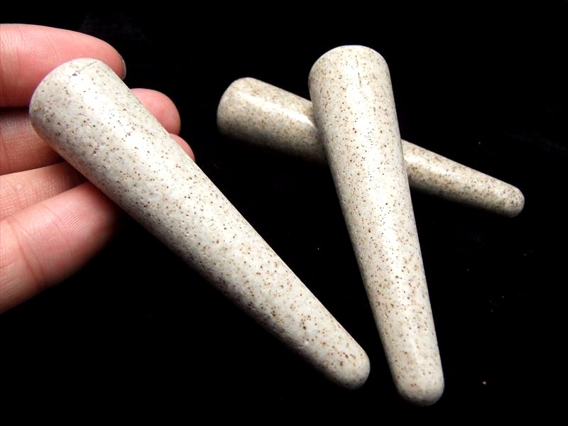 マッサージ棒 エステ用天然石 希少 北投石 台湾産 長さ約83mm前後×太さ約20mm 携帯用ポーチ付き マジックワンドにも マッサージストーン