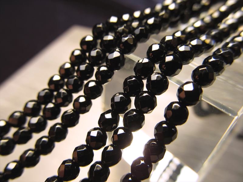 極小サイズ ブラックオニキス カット 2mm珠 一連 約38-40cm 穴径約0.6mm rn-p パワーストーン 天然石