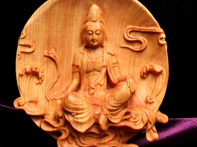 5A極上彫り 円背景 観音像 木彫り 置物 高さ約105-110mm 風水やインテリアに 木の温もりを感じる濃いめのウッドカラー ok-s パワーストーン 天然石