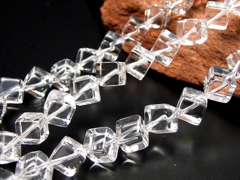 天然水晶 対角穴あき キューブ型 連 対角約8.5mm-10mm×一辺約5.5mm-6.5mm 長さ約38-40cm 純粋と浄化を象徴する万能ストーン クリスタル ブラジル産