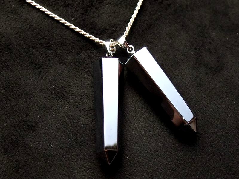 テラヘルツ鉱石 六角ポイント ペンダントトップ 縦約32-40mm前後 1個売り シンプル カットの美しい六角柱 つやつや光沢 話題の 高純度 テラヘルツ 鉱石