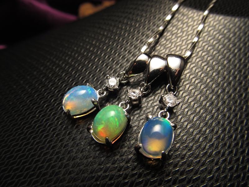 ジルコニア装飾タイプ 超透明宝石質 5Aプレシャスオパール ペンダントトップ 蛋白石 ジルコニア付き Silver925 石サイズ縦約8mm シルバーカラータイプ pe-