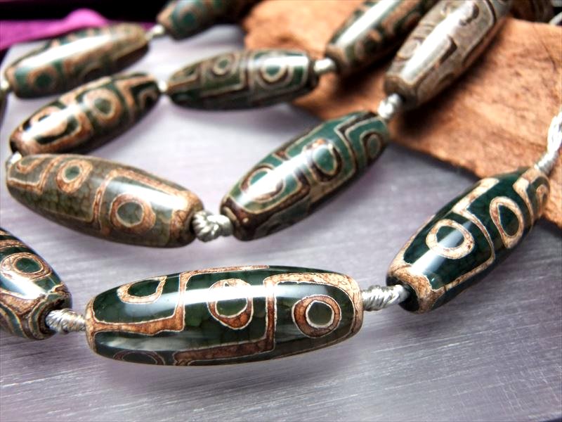 九眼緑龍紋天珠 くがんりゅうもんてんじゅ 一連8個付き サイズ：約40mm アゲート瑪瑙 天珠連 立身出世、必勝祈願 お買い得 アゲート天珠連 rn-s