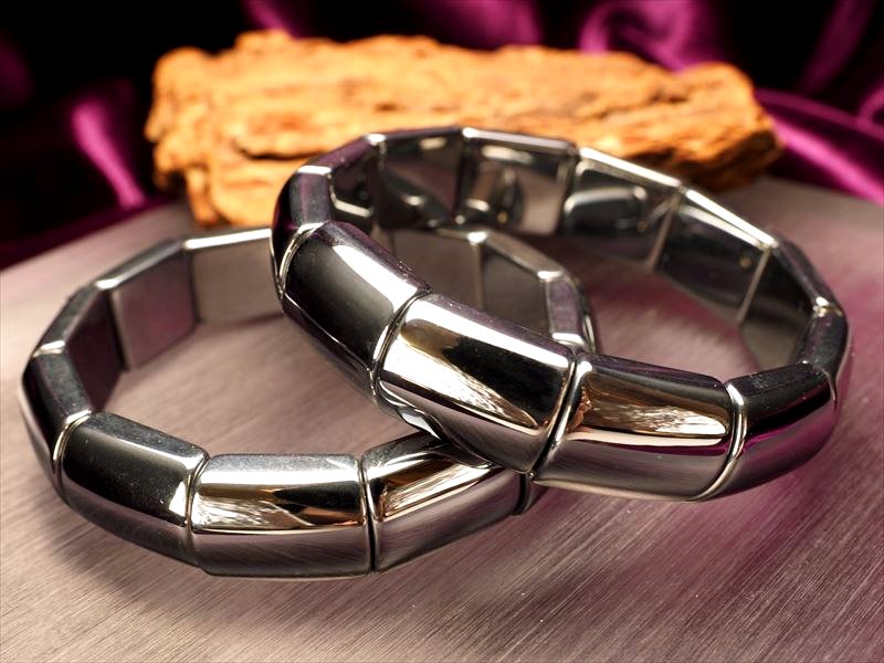 テラヘルツ鉱石 バングル ブレスレット 幅約11-12mm 内径約16.5cm つやつや鏡面仕上げ ハーフラウンドタイプ 話題の 高純度 テラヘルツ 鉱石 2026年