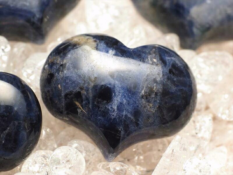 ソーダライト ハート型 タンブル 横25mm×縦20mm ハート彫り ぷっくりかわいいハート型 ソーダライト パワーストーン 天然石