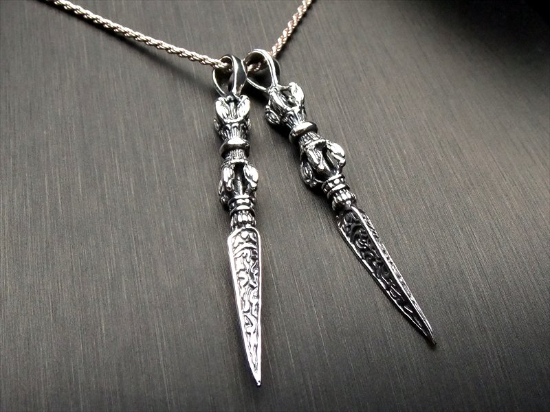 不動明王が持つ宝剣 九徹剣 シルバーペンダントトップ 縦56mm前後 1個売り 高品質 Silver925 sai