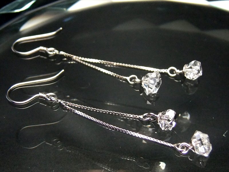 ハーキマー結晶 スイングピアス ダブルタイプ 長さ約7-9mm 石サイズ 左右ペア 天然石の魅力感じる原石タイプ ハーキマーダイアモンド ピアス Silver925