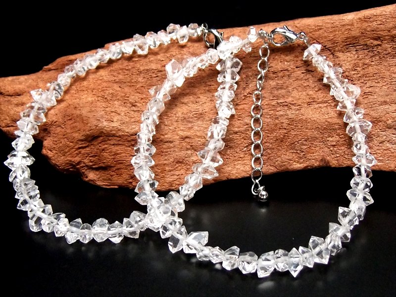 中 ハーキマー結晶 ブレスレット 石サイズ幅約3-8mm 天然石の魅力感じる原石タイプ ハーキマーダイアモンド 4cmのアジャスター付き ニューヨーク州産