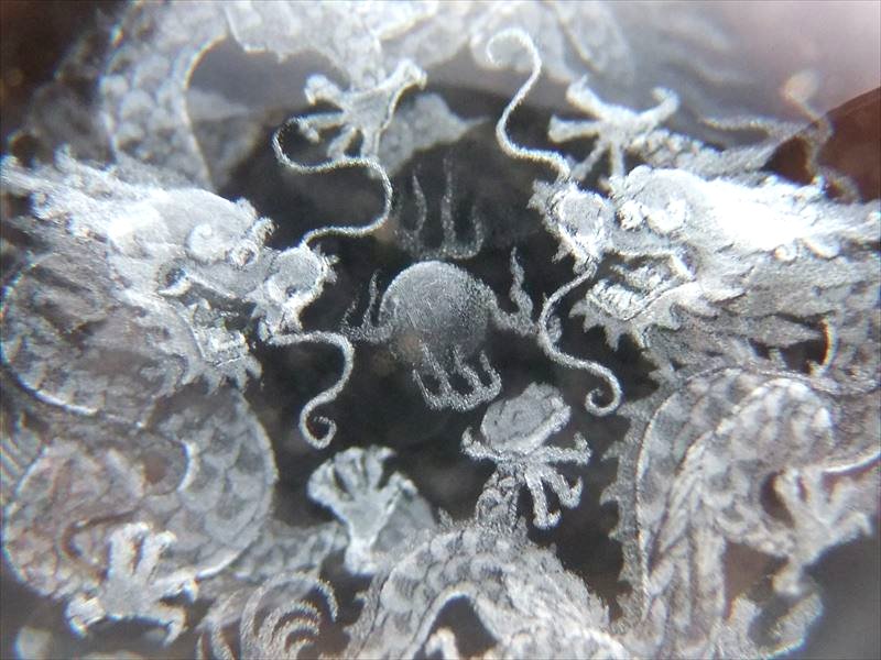 五本爪の双龍 2匹の龍神 丸玉 クリスタルガラス製 専用台座付き 直径約80mm レーザー彫刻の神龍 幻想的に浮かび上がった ドラゴンボールモチーフ 龍玉付き