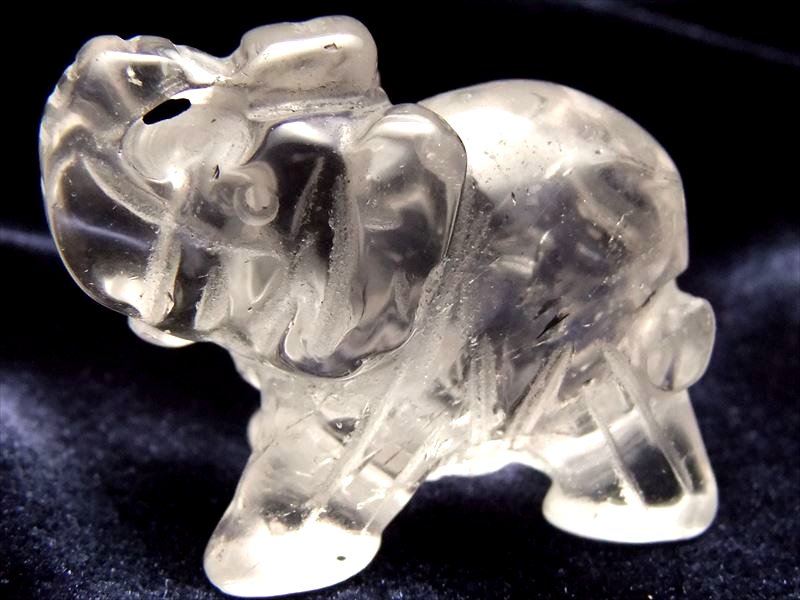 幸運の象徴 天然水晶 象 ゾウ 彫り置物 サイズ 約30mm×40mm前後 仕事で成功を収めたい方へ ブラジル産 パワーストーン 天然石