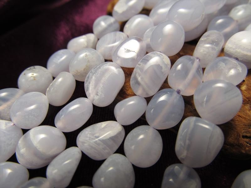 ブルーレースアゲート タンブル 連 粒サイズ約5mm-8mm 一連 約38cm-40cm 高品質入荷 お買い得タンブル連 空色縞瑪瑙