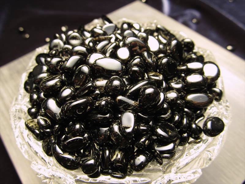 ブラックトルマリン 中粒 さざれ 100g 粒の大きさ 約4ミリ-14ミリ 浄化用・インテリアに ブラジル産 パワーストーン 天然石