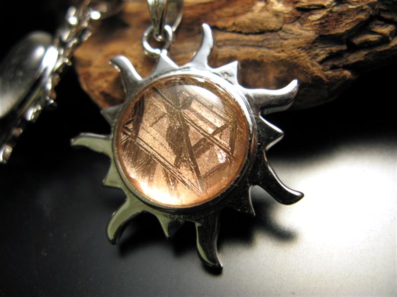 激安宣言 太陽モチーフギベオン ペンダントトップ ピンクゴールドカラー 縦約29mm 1個売り メテオライト 隕石 SILVER925 ナミビア産 geki-met2F69