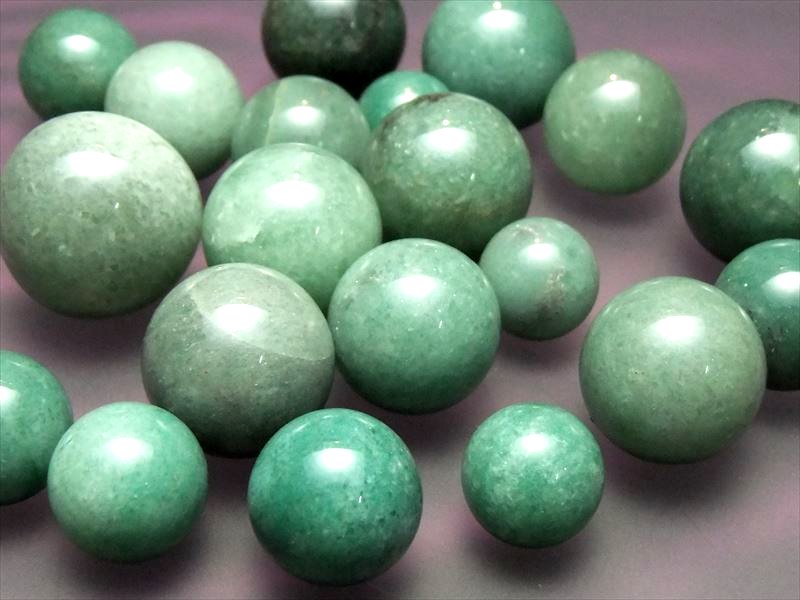 200gセット アベンチュリン チビ丸玉 直径約14-25mm 癒しとリラックスの石 砂金水晶 丸玉 さまざまな大きさの200gSet インド産 yam-nz パワーストーン 天然石