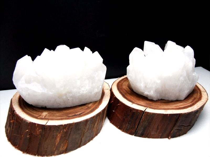 家康公 見返りの大杉(皮付) 台座 樹齢450年の杉使用 置物や原石のディスプレイに 天然木製楕円型・原石用台座 全幅約120mm このタイプ3回目の4個 愛知県産