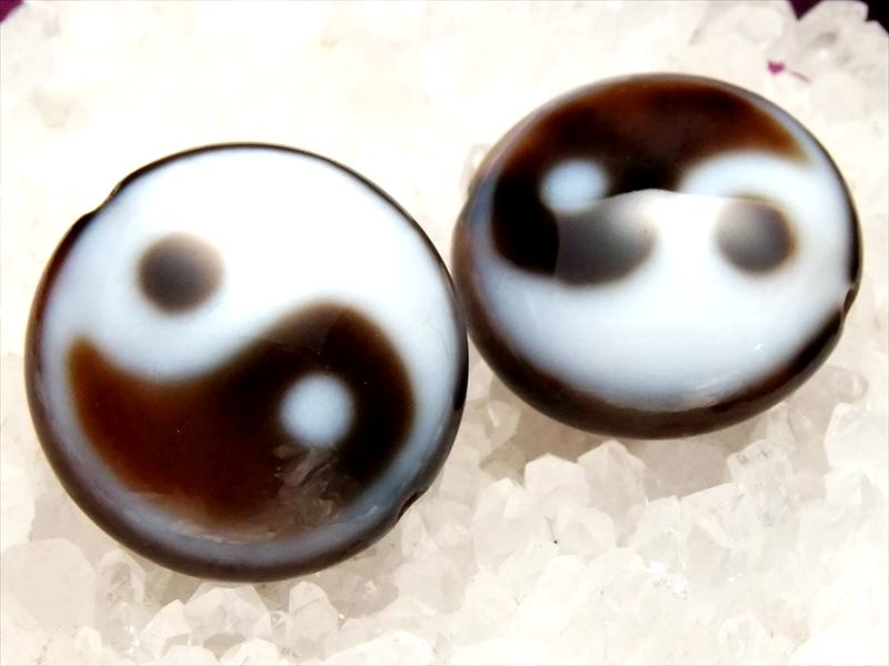 A至純天珠 陰陽太極天珠 いんようたいきょくてんじゅ 丸板型 サイズ：φ約26mm-27mm 1個売り 家庭円満 陰陽和合 厄災除去 運勢好転 極上 天然石 ビーズ