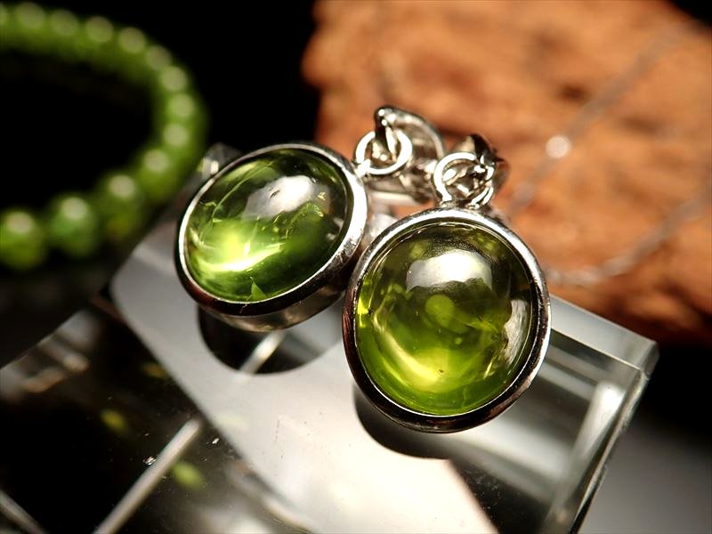 激安宣言 ペリドットペンダントトップ ぷっくりオーバル型 石サイズ縦約9mm 1個売り シルバーカラー ミャンマー産 geki-1010B9